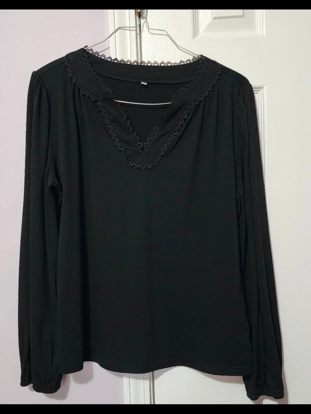 Women's Black Lace-Trim V-Neck Long Sleeve Tunic Top